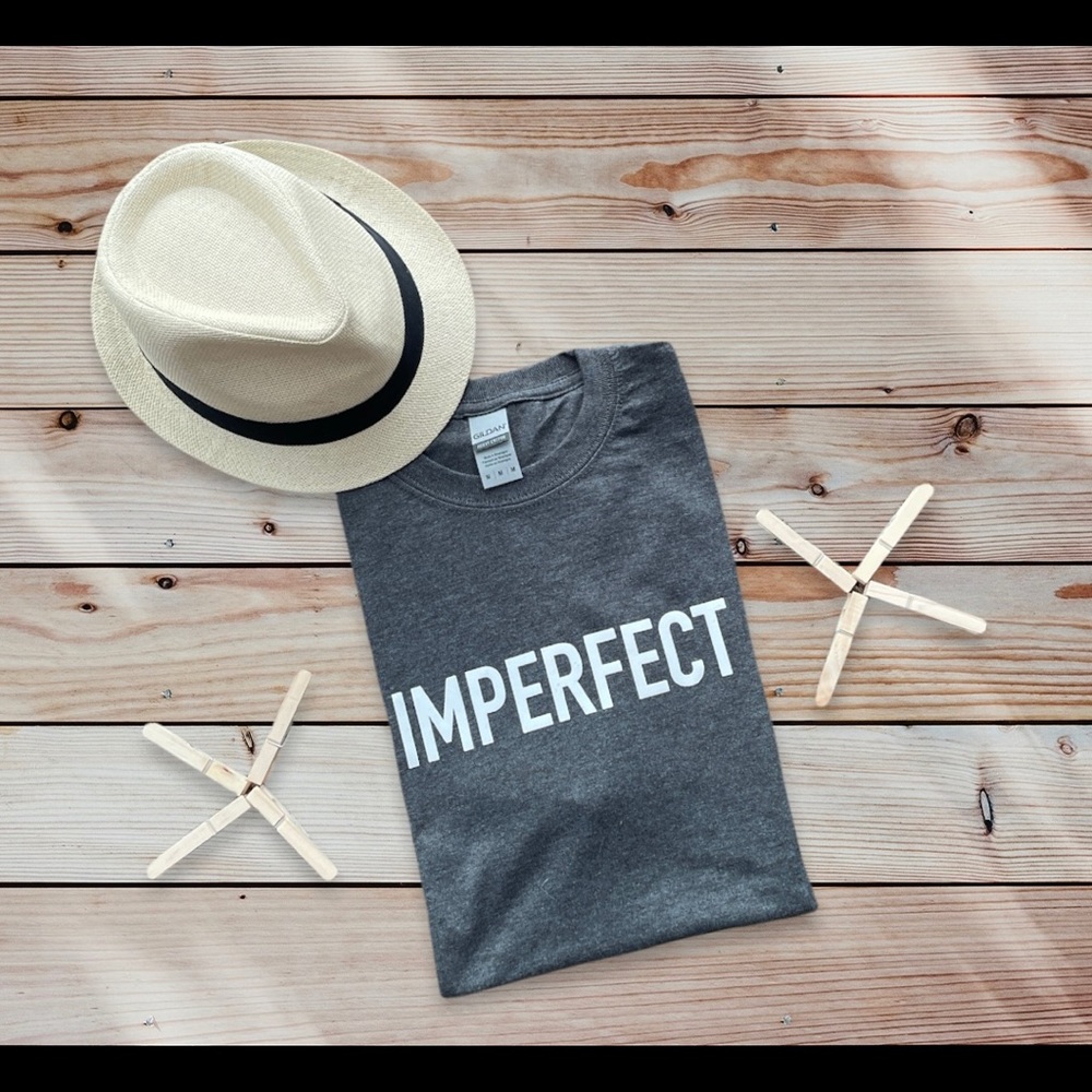 Tshirt • Imperfect • Gray •Medium • Gildan